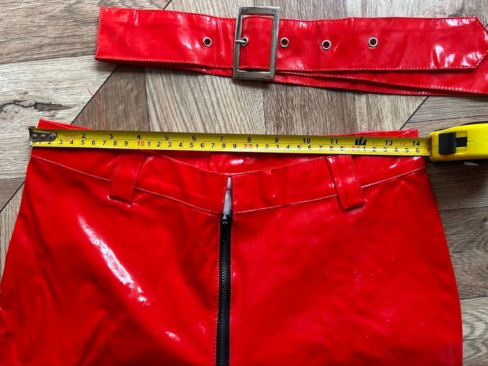 Tenue vinyle rouge : Haut court, pantalon patte d'éléphant et ceinture | Déguisement Carnaval ou Halloween 🎃 - photo numéro 9