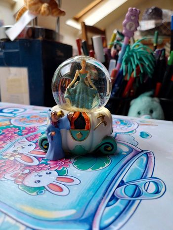 Snowglobe disney cendrillon du parc disneyland Paris