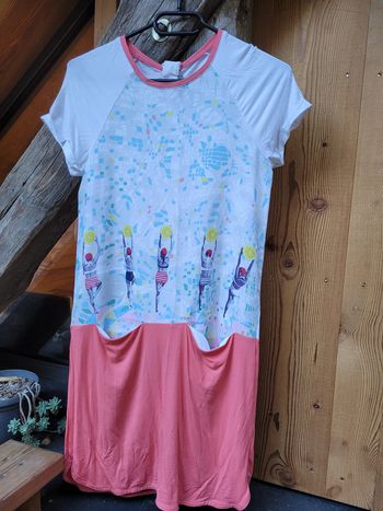 Superbe robe Catimini, fluide, devant en satin, motifs baigneuses 🏊, 12 ans