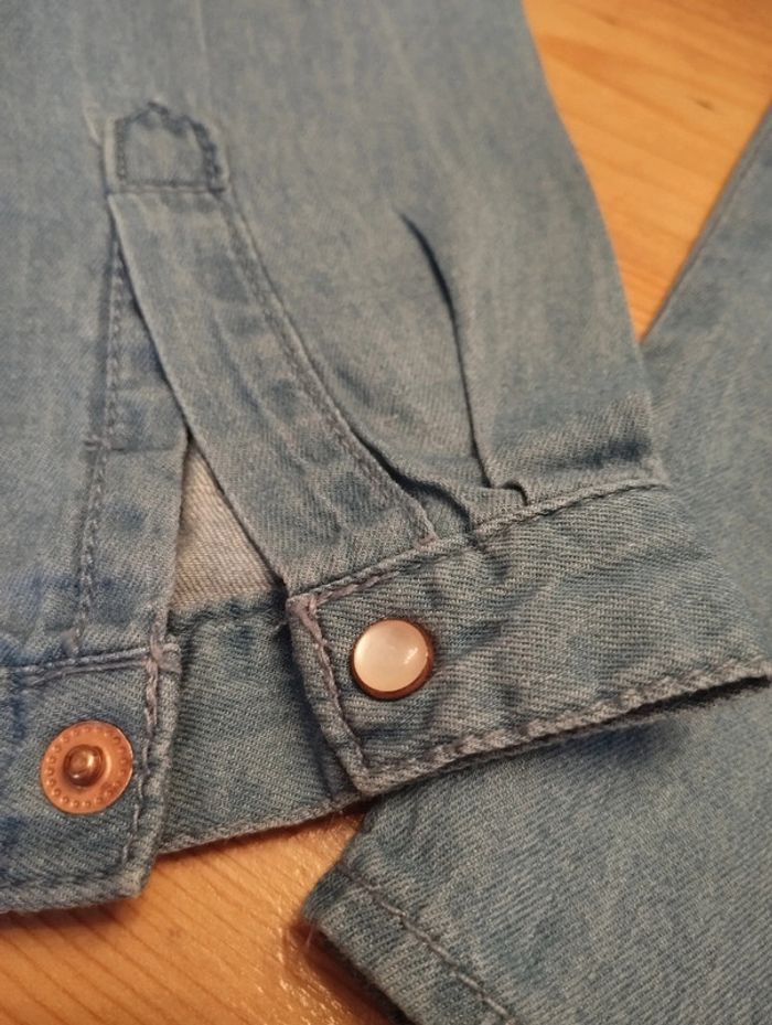 Très belle chemise en jeans - photo numéro 3