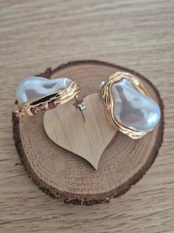 Boucle d'oreilles blanche et doré