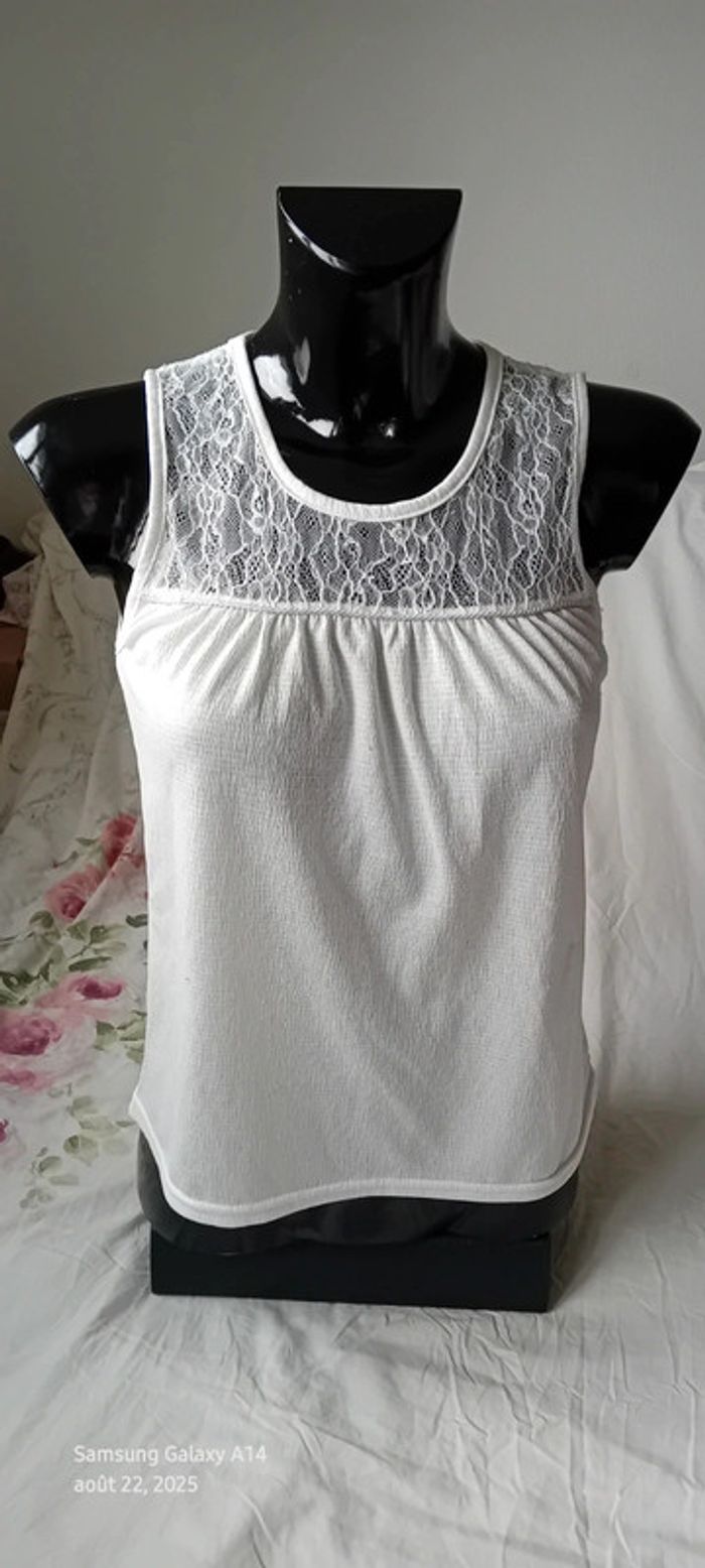 Haut blanc sans manches avec dentelle aspect gaufré fille 14 ans FPC