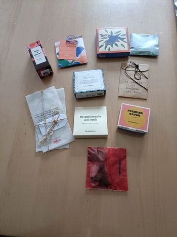 Lot de 10 bijoux fantaisie avec boîte