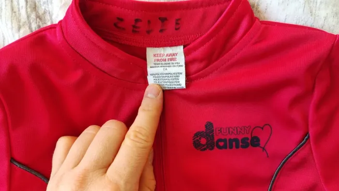 veste rouge taille 5 ans