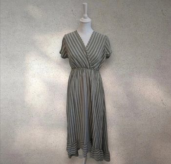 Robe longue décolleté en v manches courtes taille S