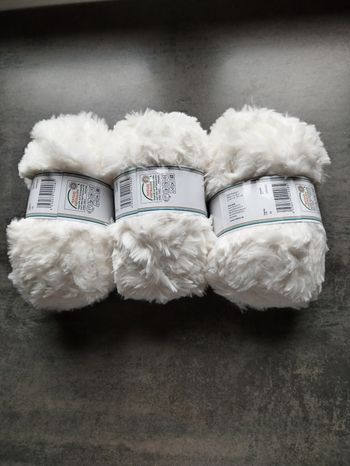 Lot de 3 pelotes de Laine fausse fourrure blanc cassé crème 