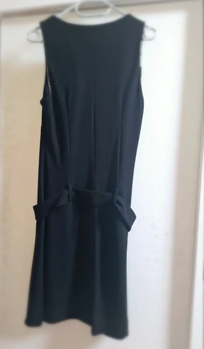 Robe noire  automne  Hiver T40-42 - photo numéro 4
