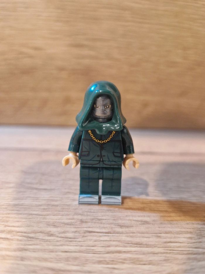 Figurine type lego Dr Doom Marvel