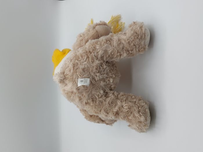 Peluche doudou ours beige GIORGIO Beverly Hills 2009 bonnet écharpe jaune blanc - photo numéro 4