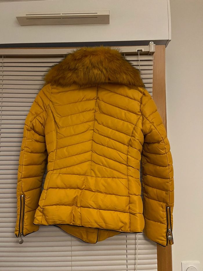 Manteau / doudoune jaune moutarde - photo numéro 4