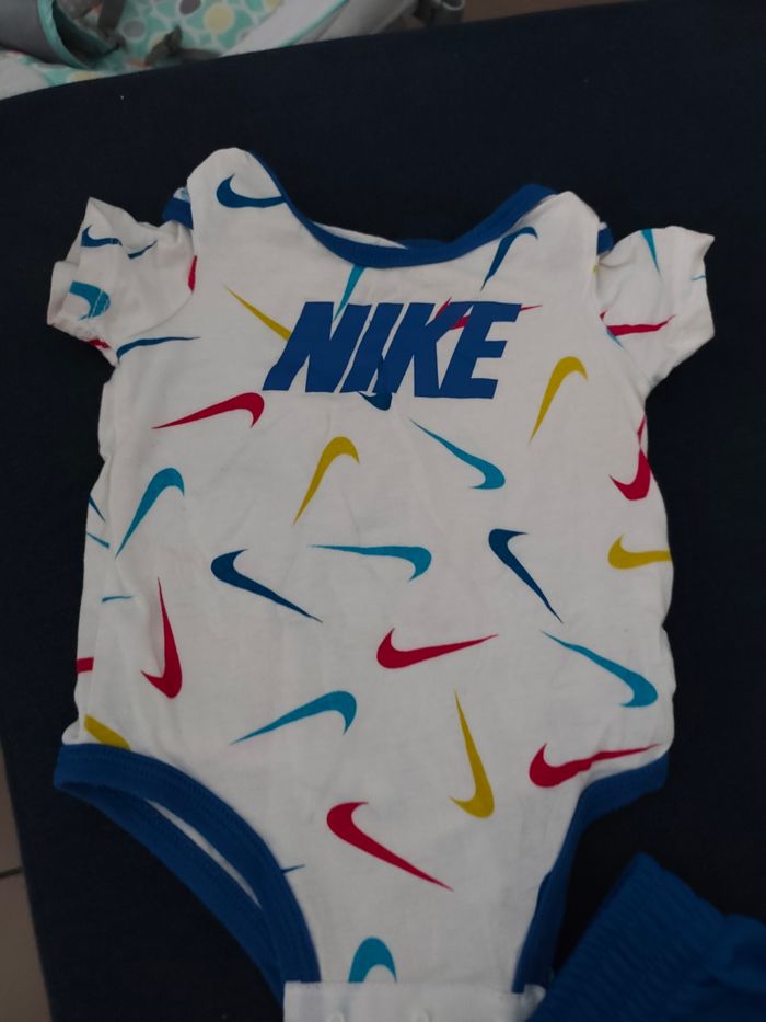 Ensemble short bébé 6mois Nike - photo numéro 4