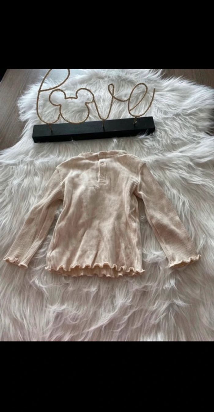 Très beau pull fin minnie 🥰 disney taille 24 mois - photo numéro 3