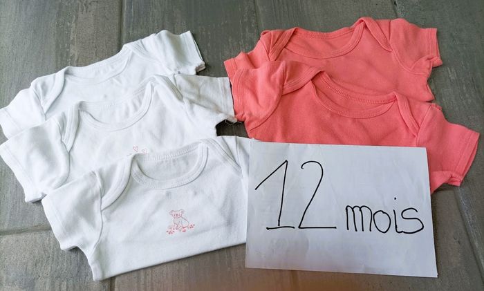 Lot n°224 Lot de 5x Bodies manches courtes Kiabi 12 mois