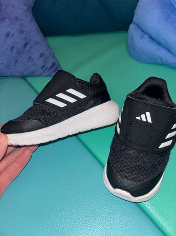 Basket adidas taille 22