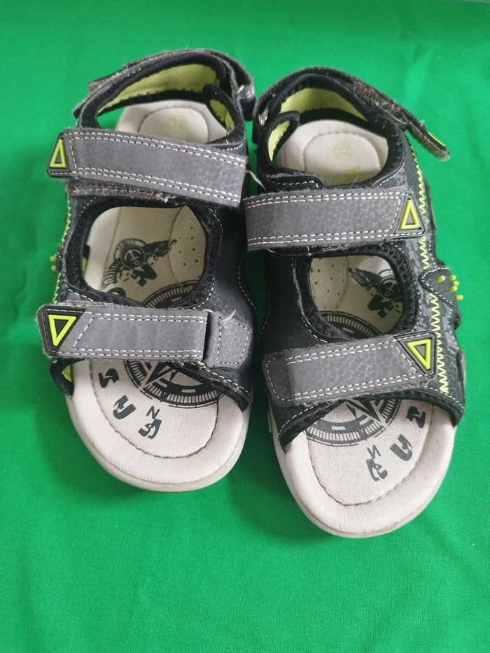 Pieds nus sandales garçon pointure 32