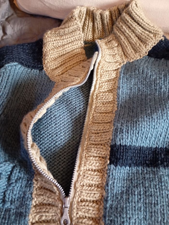 Gilet tricoté main ✋ 3/4 ans - photo numéro 2