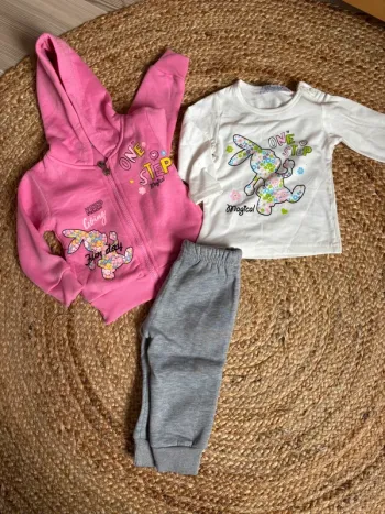 Ensemble sportswear 3 pièces 12 mois neuf