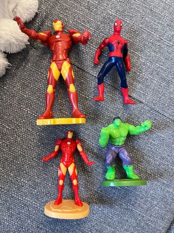 Figurines sur socle Marvel