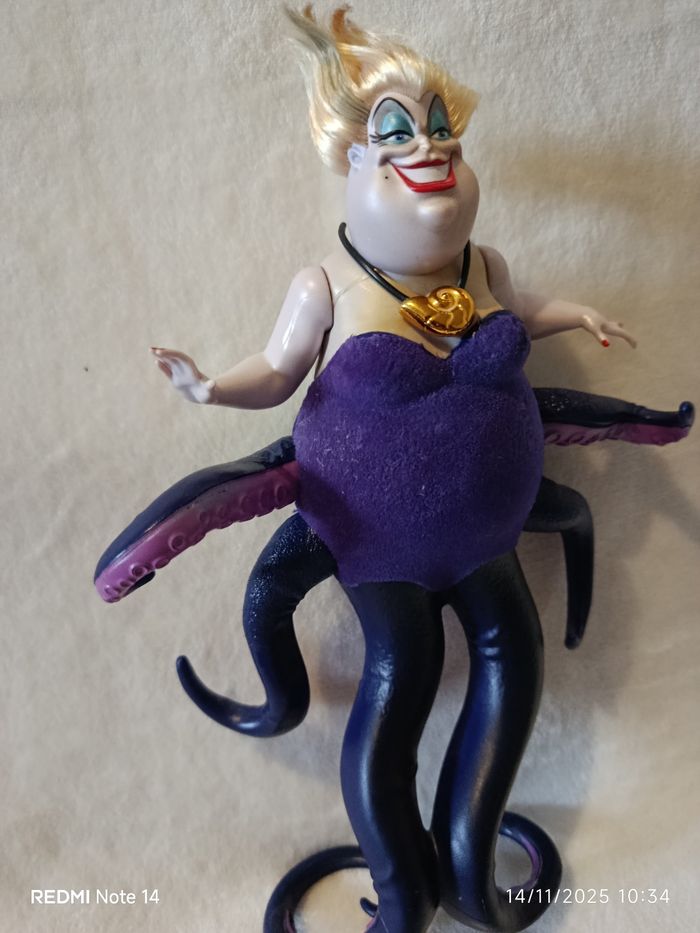 A saisir, poupée " Ursula" , de Disney " la petite sirène" ( bien tout lire svp) - photo numéro 3