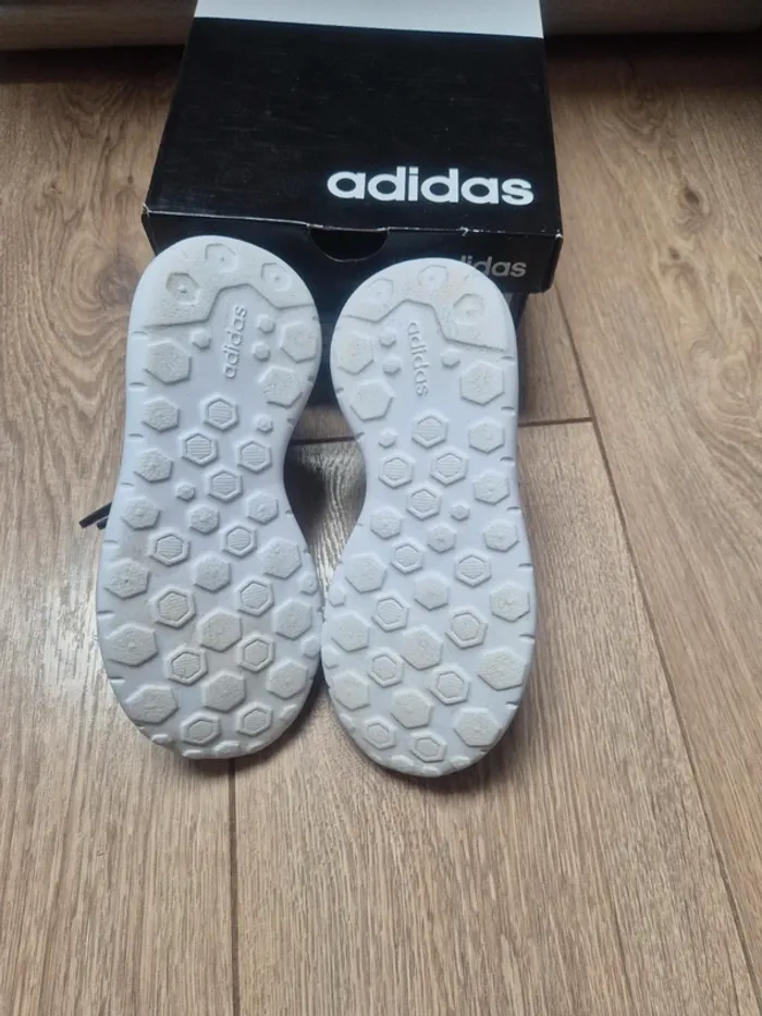 Chaussures baskets adidas lite racer K pointure 28 état neuves - photo numéro 6