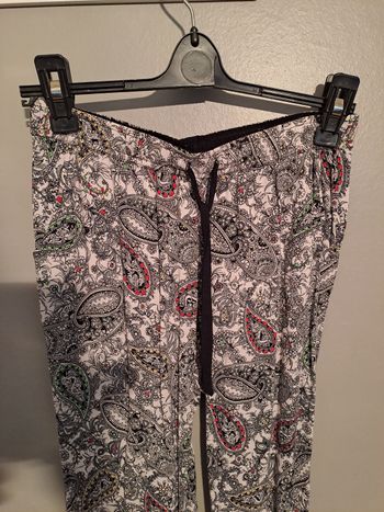 Pantalon femme décoré fleurs - Marque Etam - Taille 36 - État neuf.