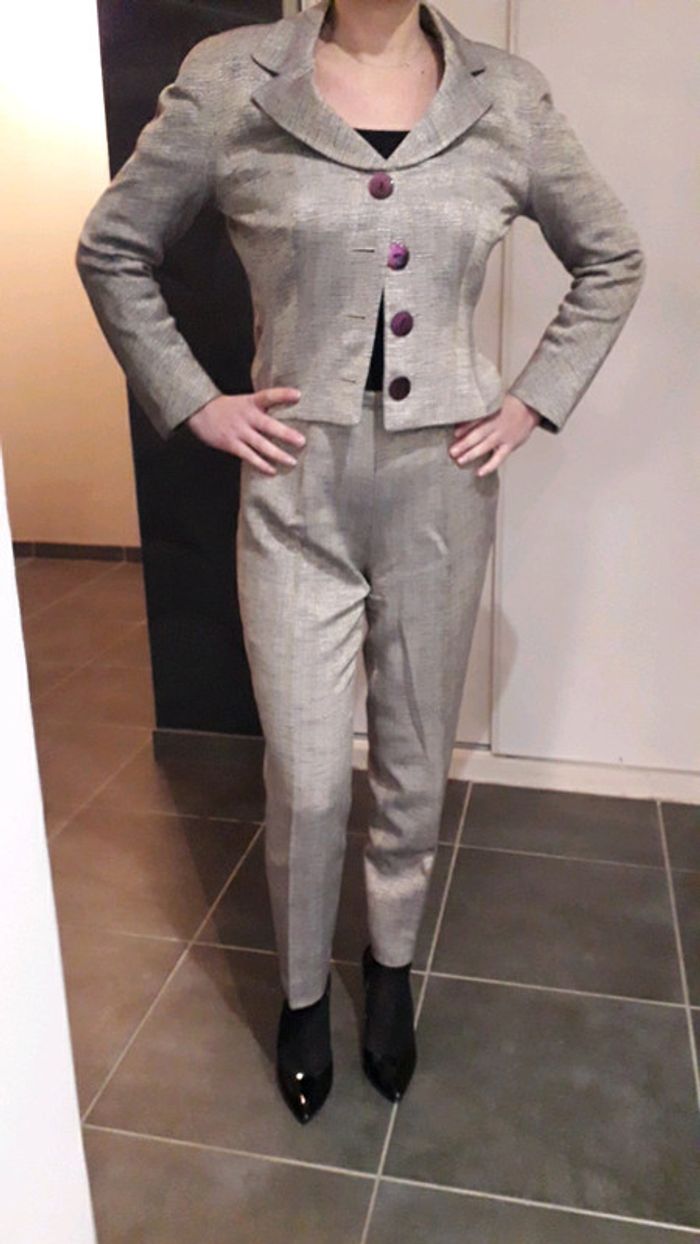 Tailleur pantalon synonyme