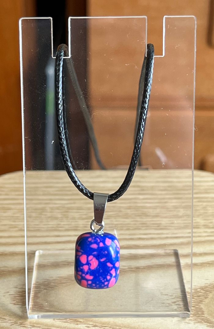 Collier pierre bleu et rose