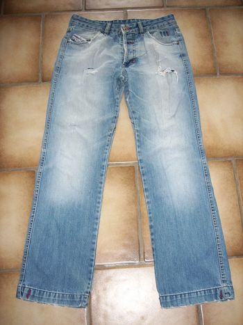 jeans diesel taille M ( taille 40)