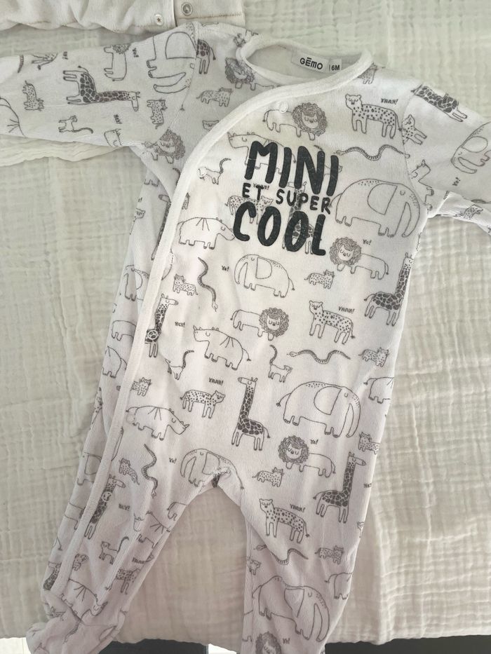 Lot pyjamas velours bébé 6 mois - photo numéro 2