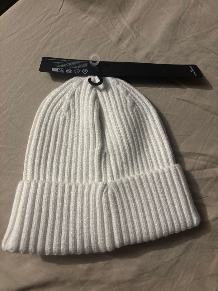 Bonnet blanc neuf avec étiquette - photo numéro 2