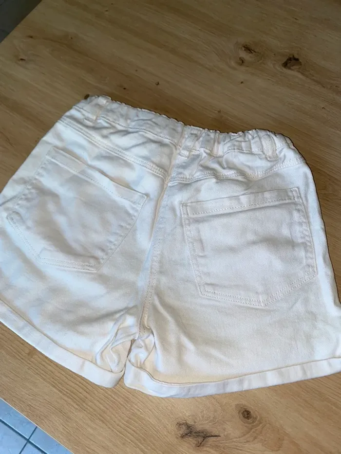 Short fille - photo numéro 2