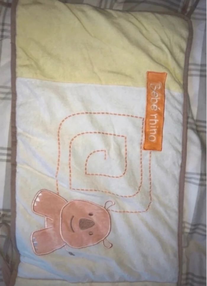 Tour de lit motifs animaux très doux marque tex pour fixer avec ses lanières à un lit à barreaux - photo numéro 2