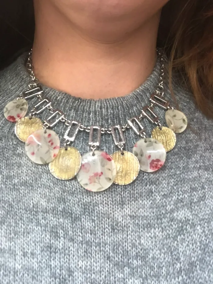 Collier argenté original avec pampilles fleuries - photo numéro 6