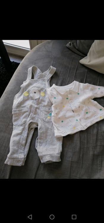 Salopette mixte et tee shirt