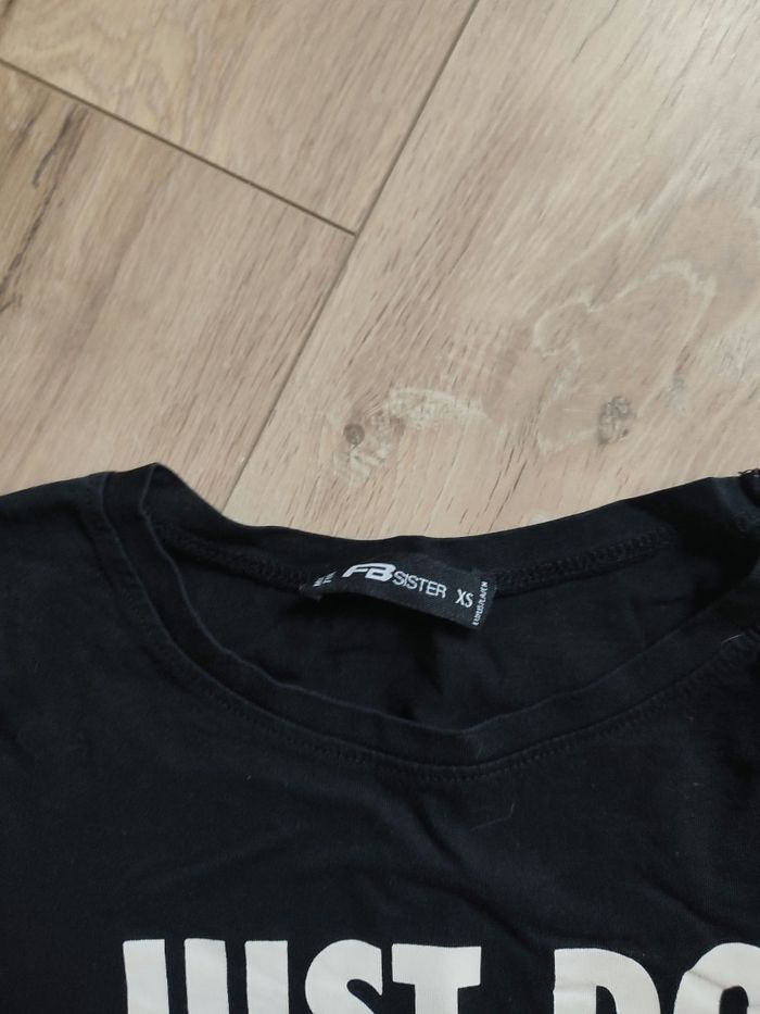 T shirt noir - photo numéro 2