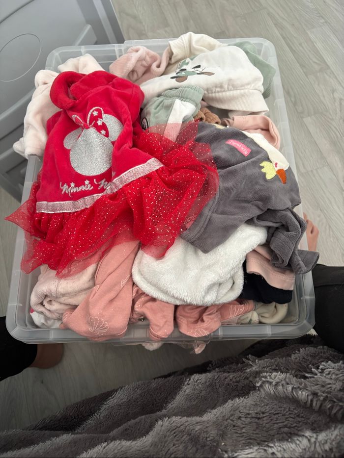 Je vends en caisse entière, bébé fille 1 mois