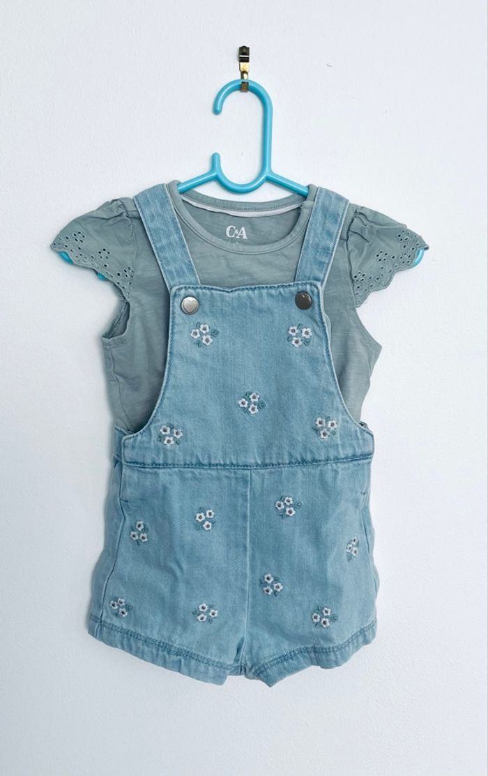 Ensemble neuf salopette short « C&A baby » T6 mois