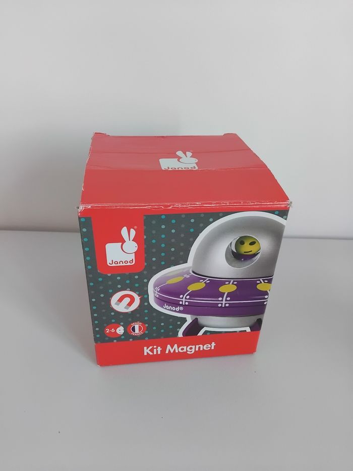 Puzzle  en Bois 3D aimanté Soucoupe Volante Kit Magnet Complet JANOD 🛸 - photo numéro 5