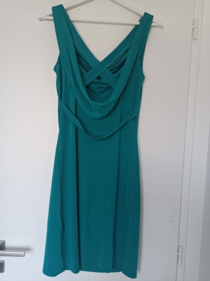 Robe bleue avec strass sur les lanières - photo numéro 2