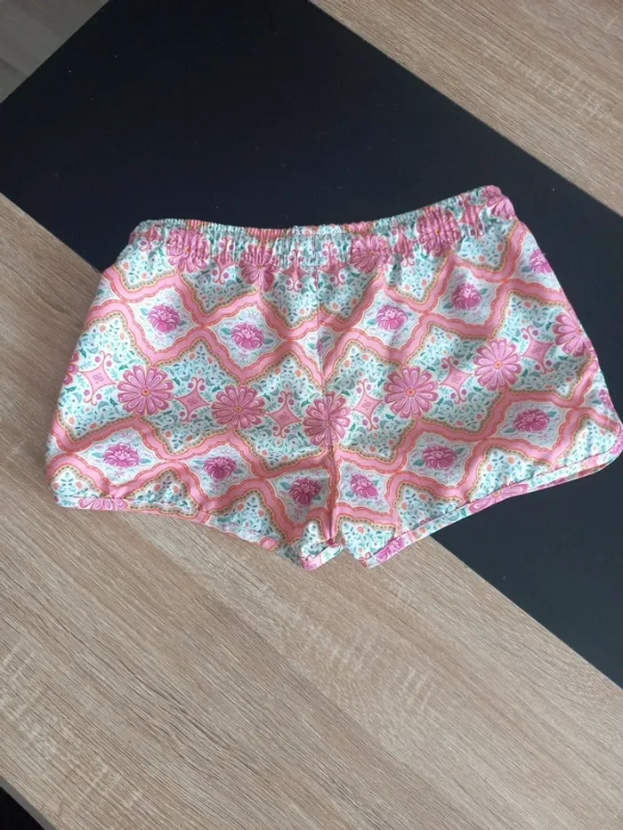 Short fille rose 8 / 9 ans - photo numéro 3