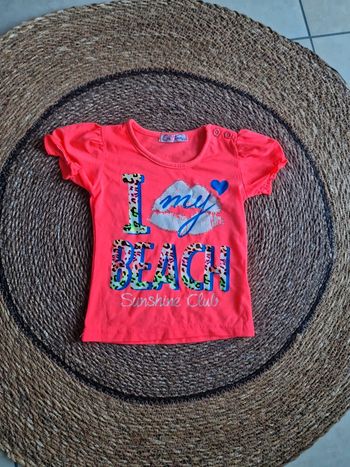 Joli tee-shirt manches courtes taille 9 mois