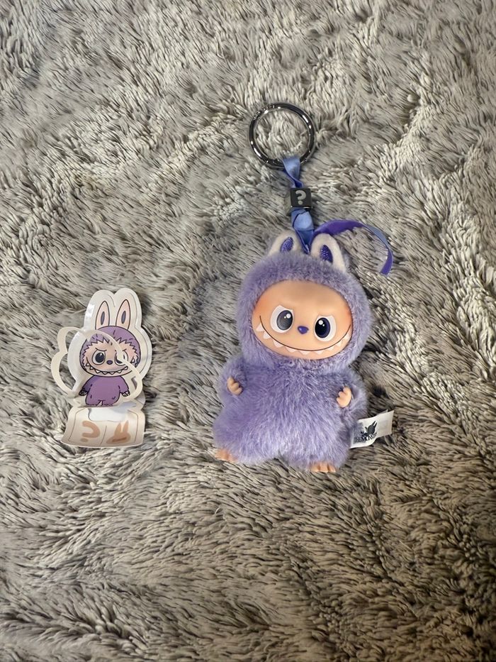 Labubu pin for love lettre ?