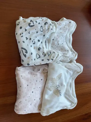 Lot de 4 bodys manches longues orchestra taille 23 mois