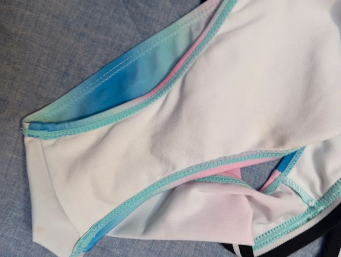 Maillot de bain 2 pièces Decathlon taille 12 ans Los Angeles porter quelque fois - photo numéro 3