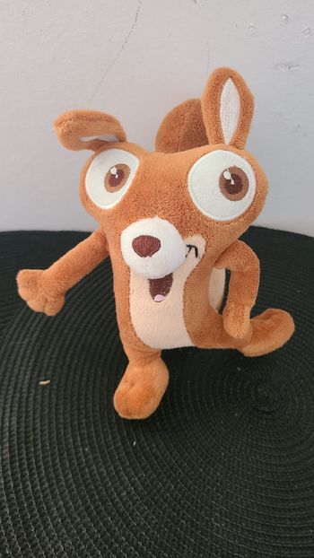 peluche doudou écureuil marron Thiriet 16 cm environ sans compter les oreilles - Thiriet