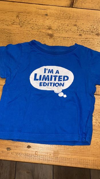 T shirt bleu édition limitée 2 ans