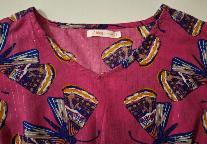 Blouse fuschia imprimée de papillons et avec des liserés argentés - photo numéro 2