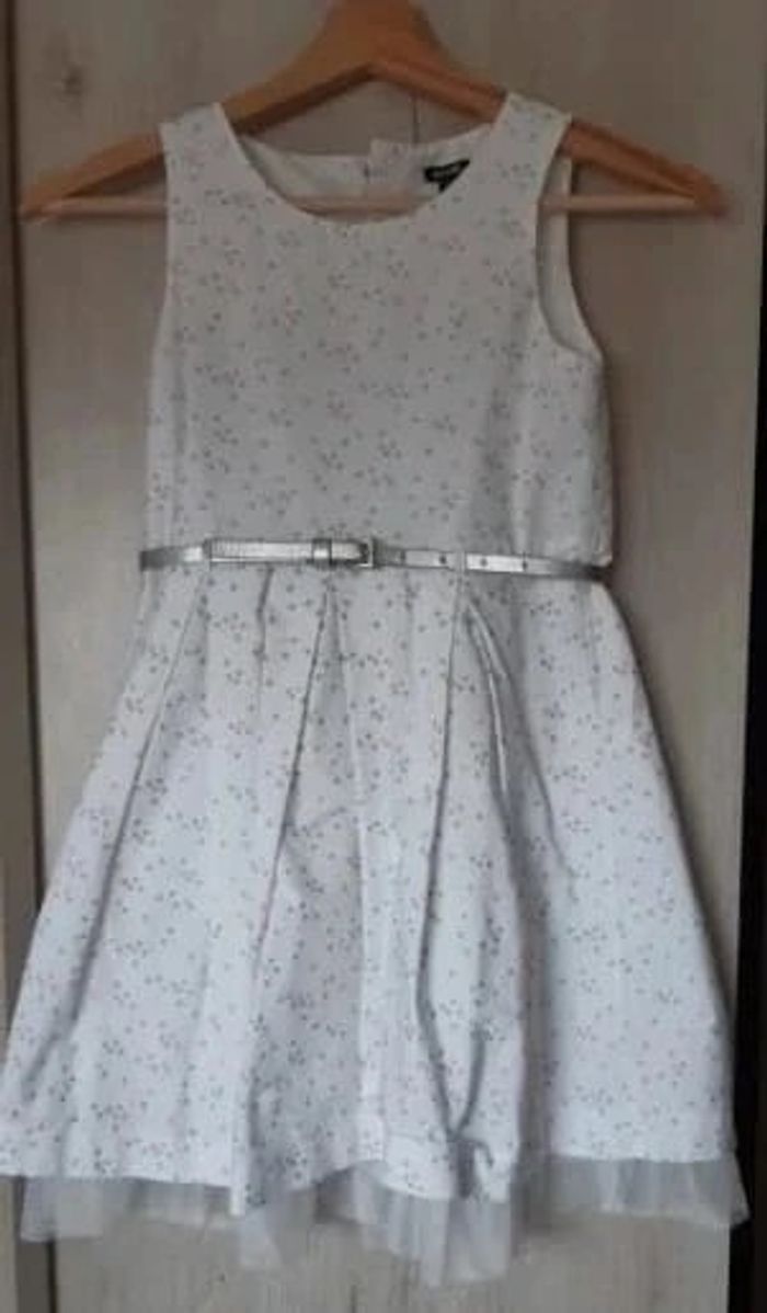 Robe doublée kiabi 8 ans blanc à pois multicolore en très bon état