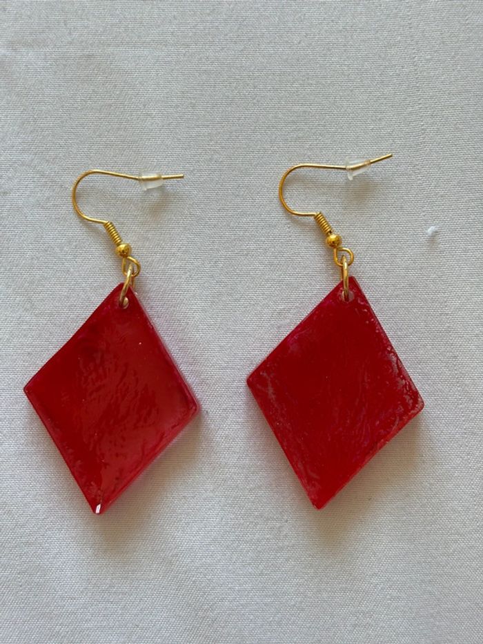 Boucles d’oreilles pendante losange rouge fait main résine acier inoxydable - photo numéro 2