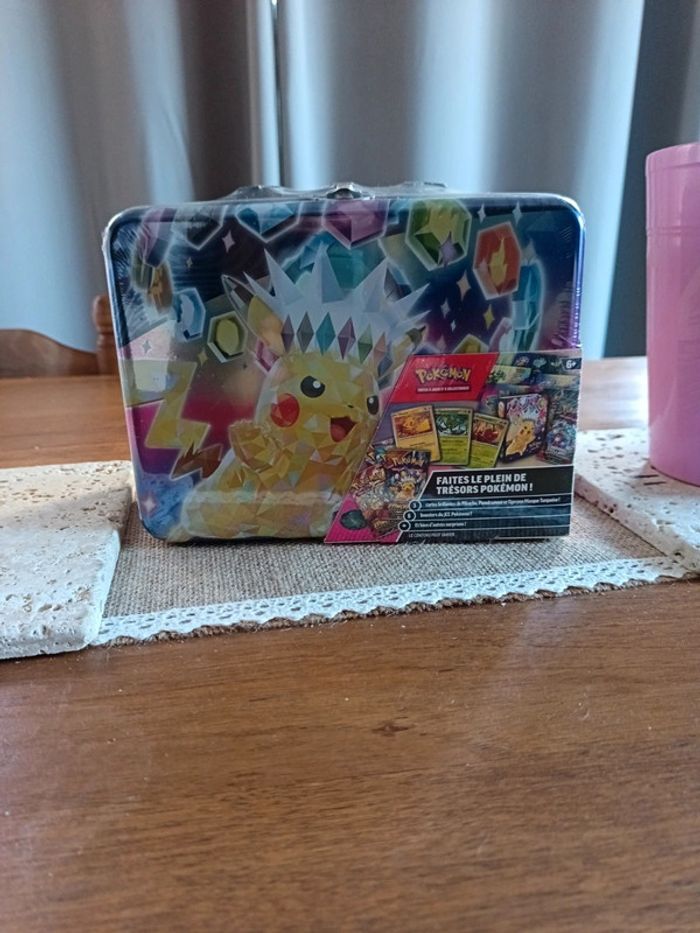 Valisette Pikachu Pokémon EV08 étincelles déferlante neuf FR scellé